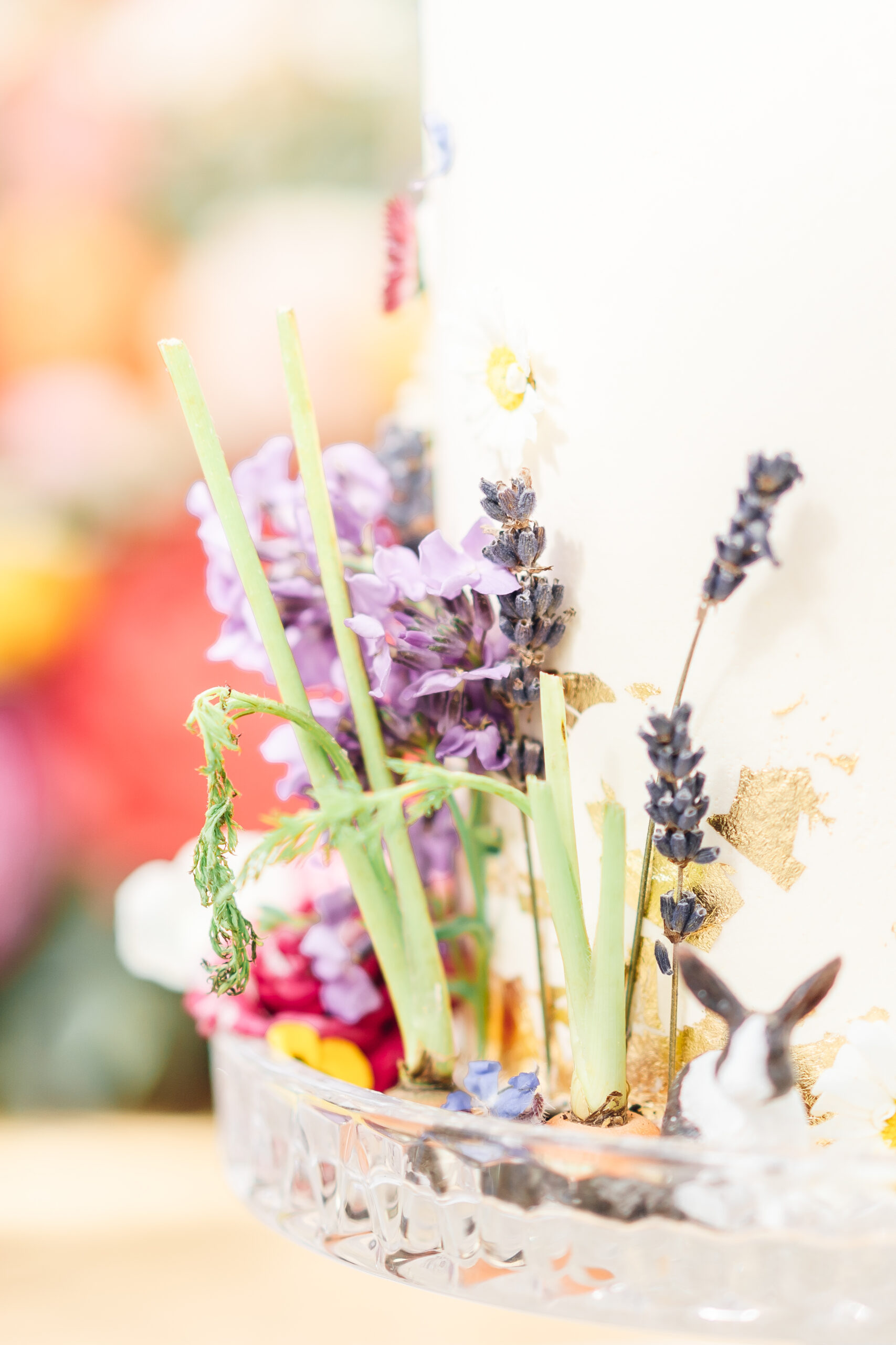 wedding cake with flowers. light & bright photographer