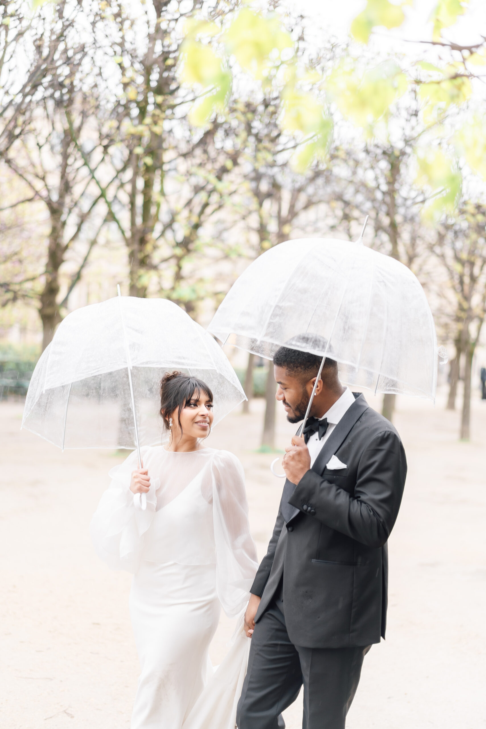 rainy Paris wedding photographer