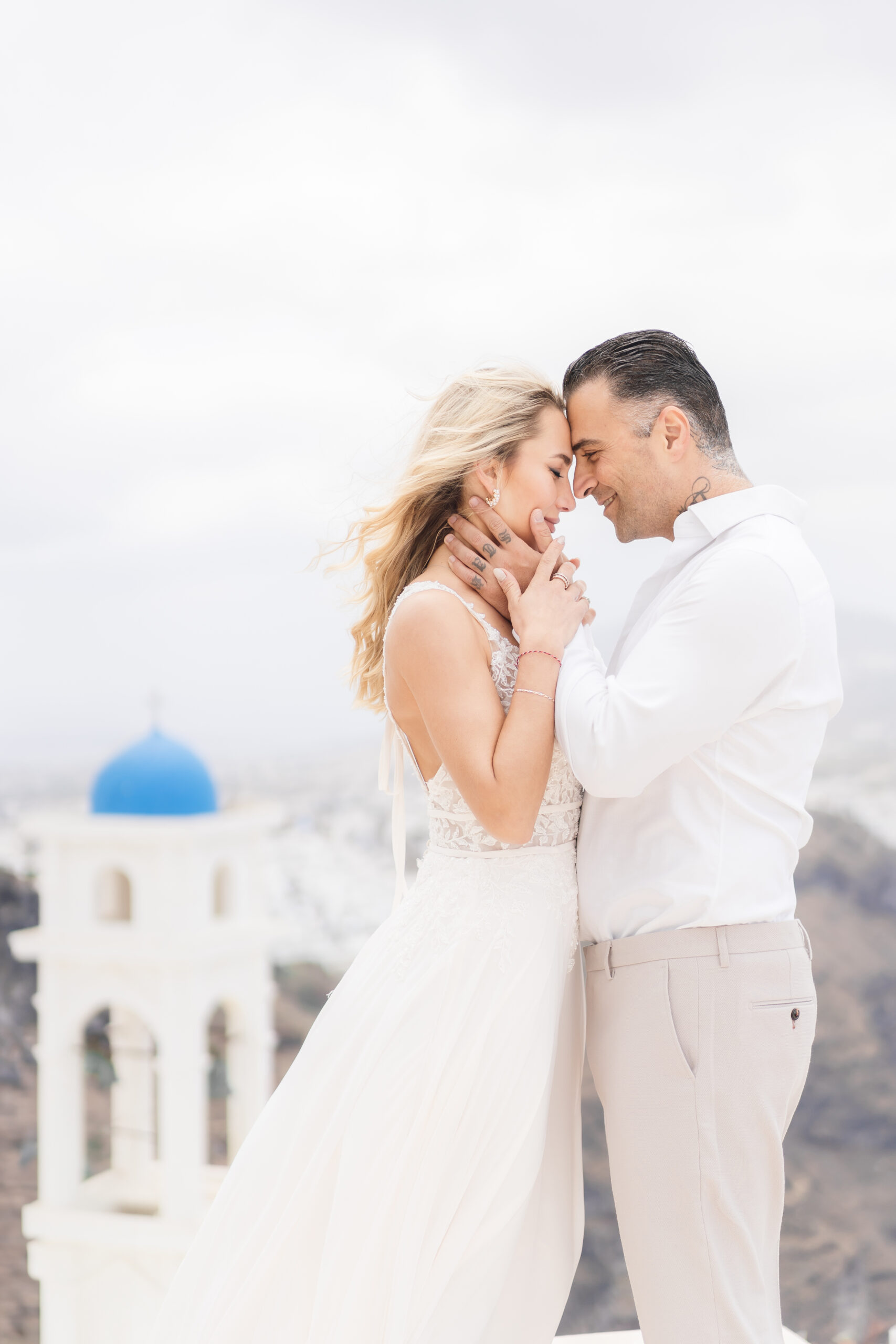 Santorini wedding couple
