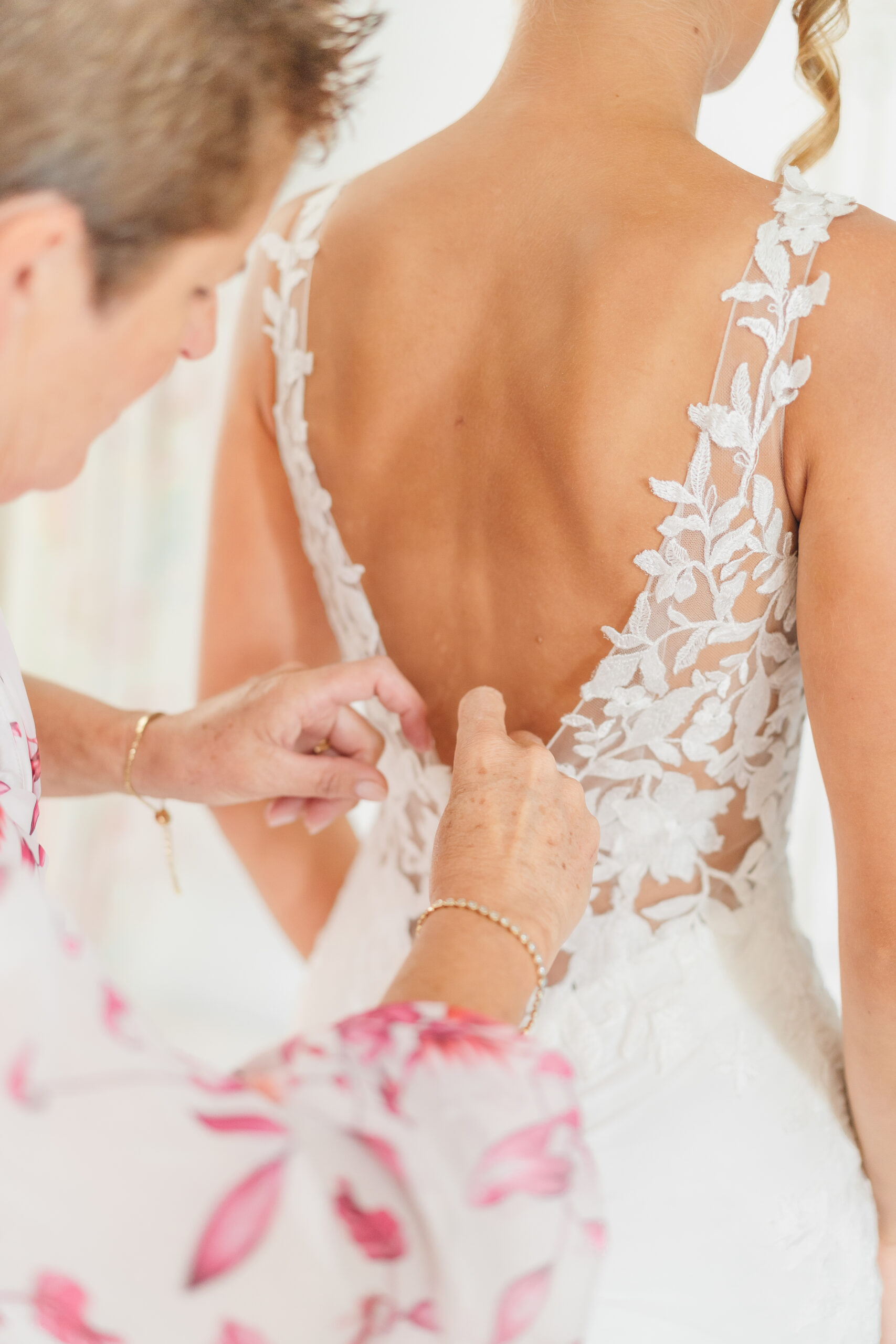 irnnham hall bride getting ready