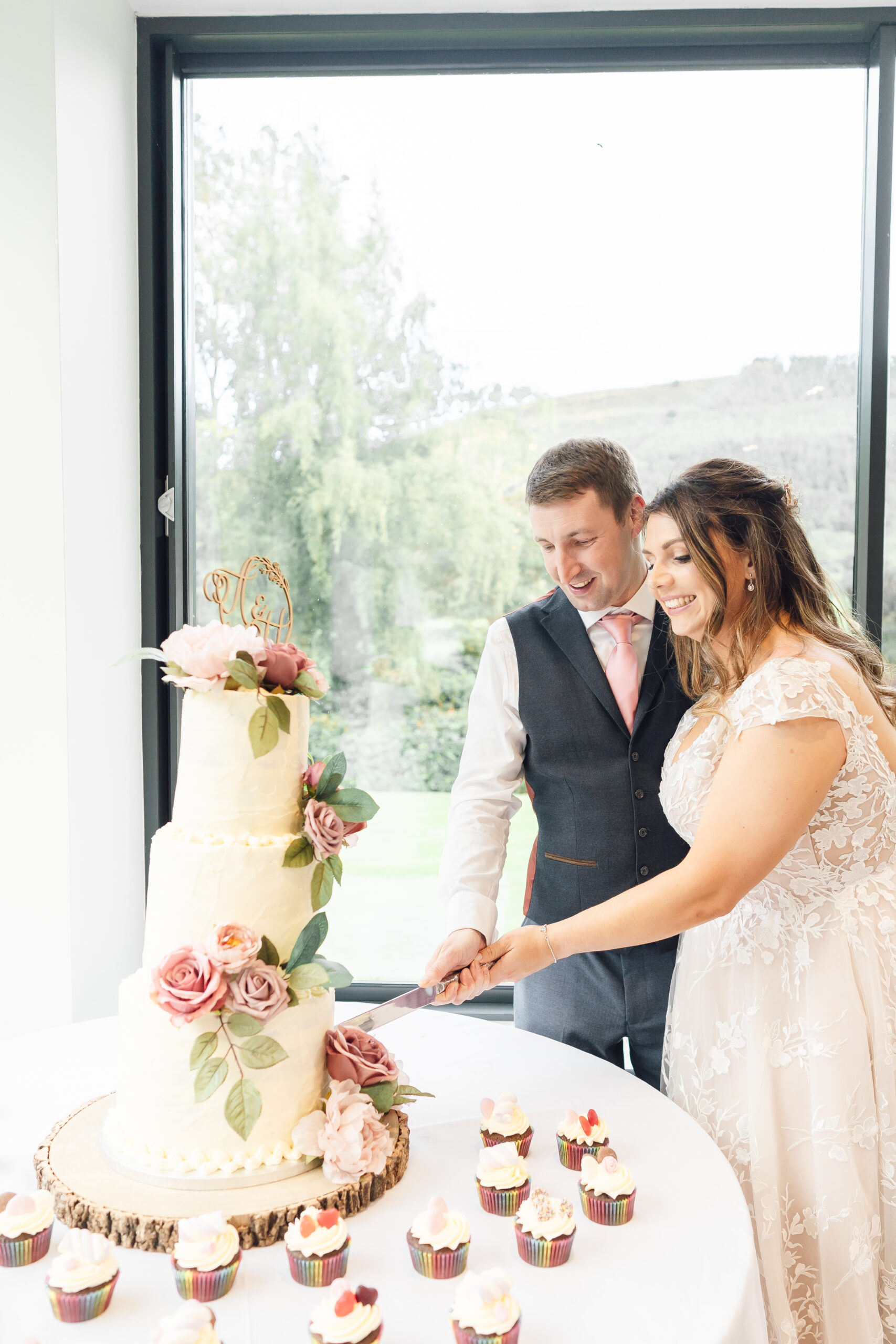 bride and groom cutting the cake