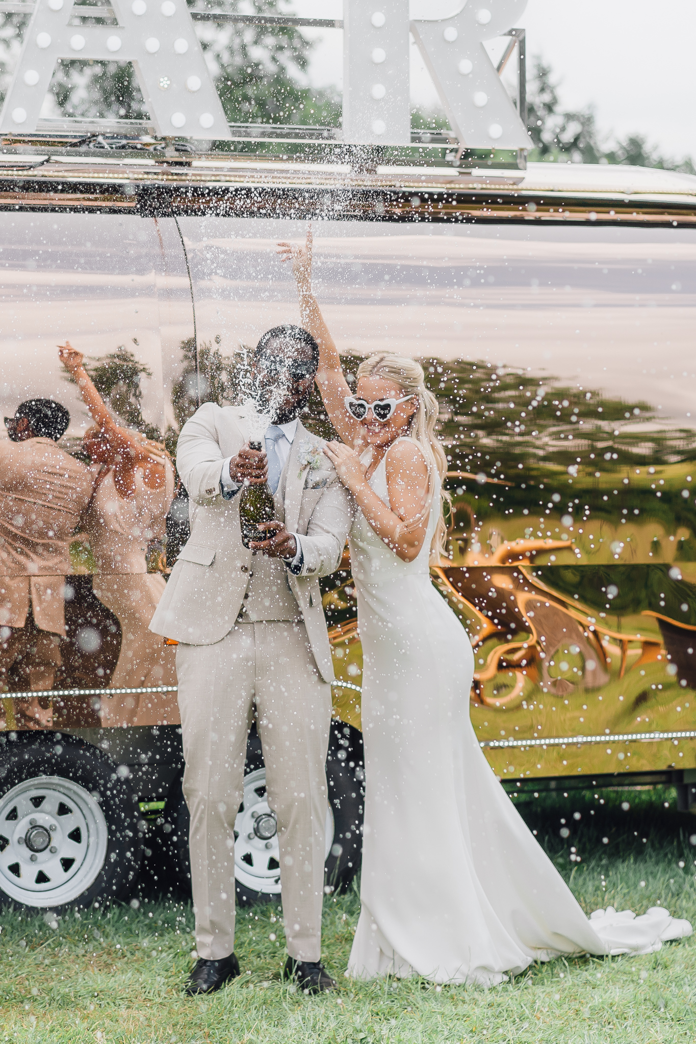 chamoagne spray light and airy wedding photographer