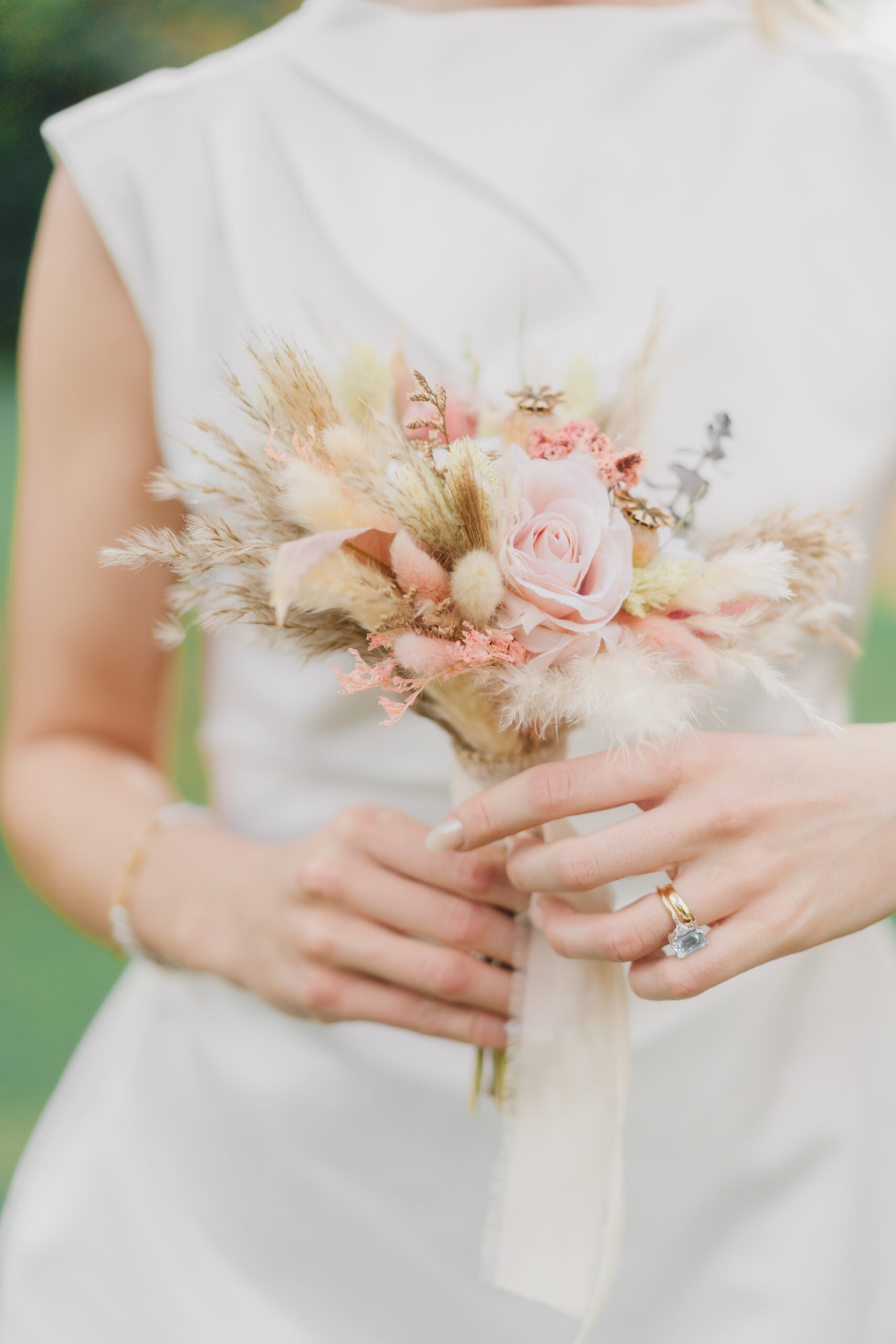 wedding flowers at furtho manor farm