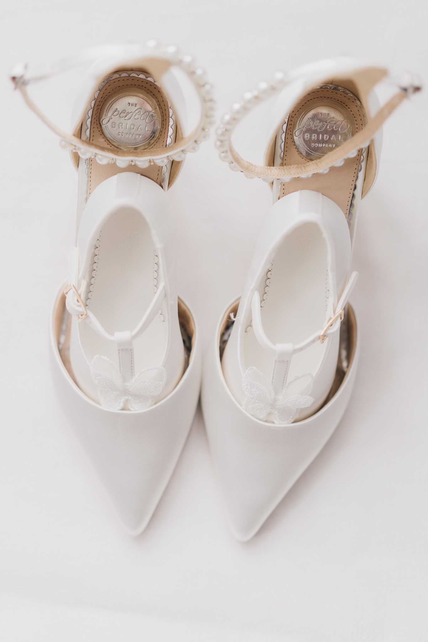 light and airy cheshire wedding photographer