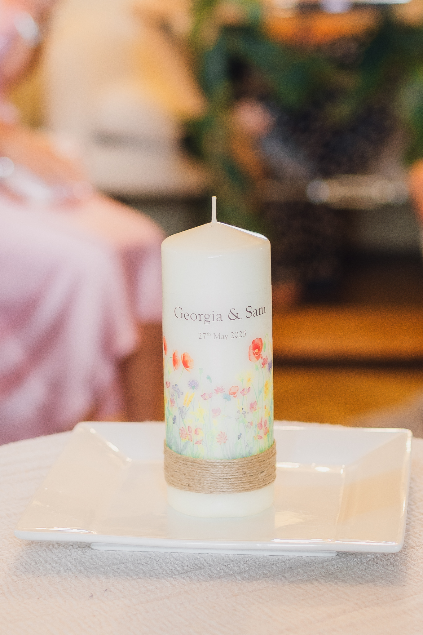 light cheshire candle at wedding